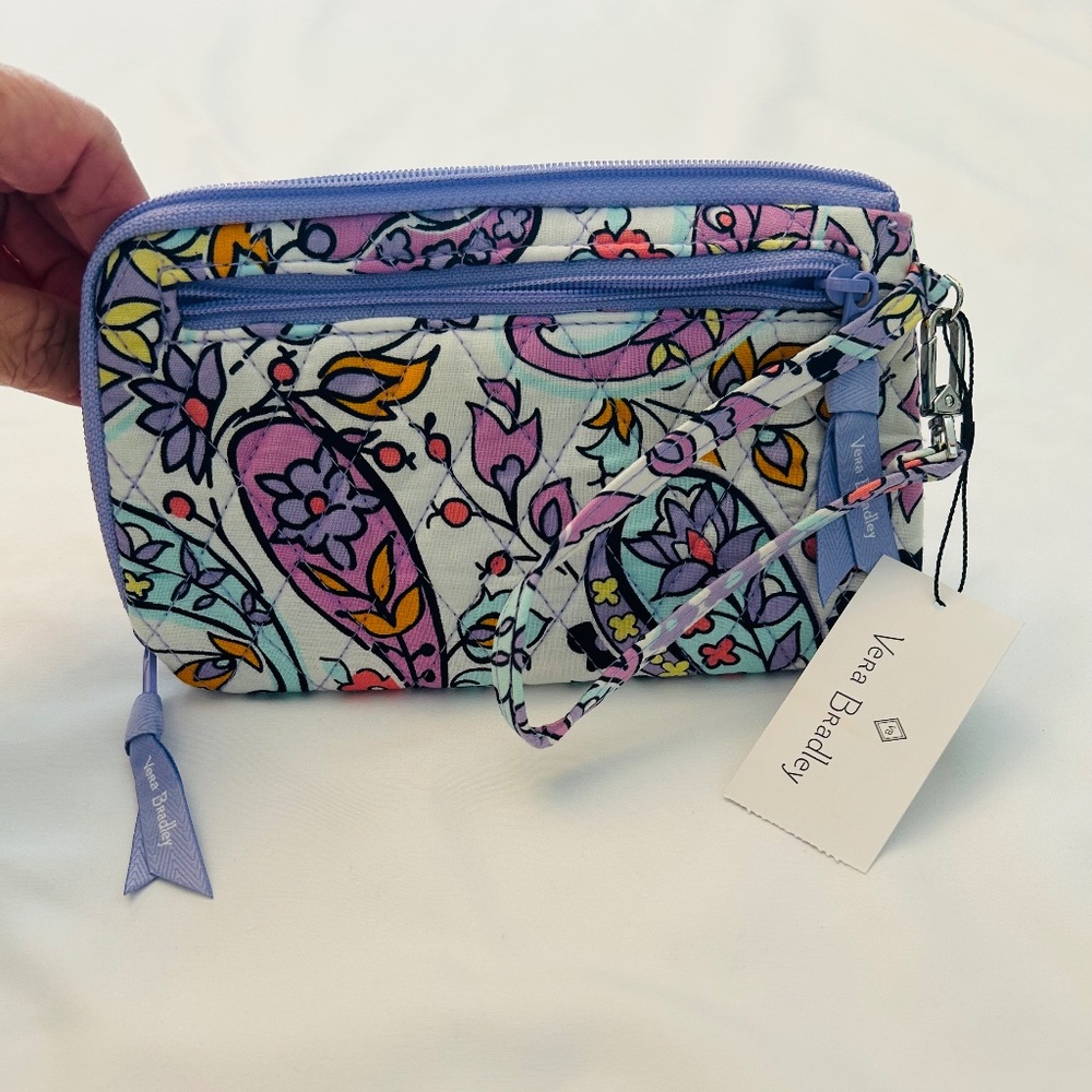 Vera Bradley RFID Slim Wristlet. New With Tags - Picture 2 of 4